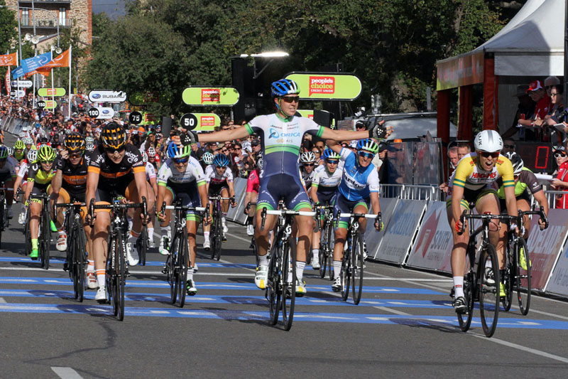 Photo finish decides Stage 2 winner of the Santos Women’s Tour